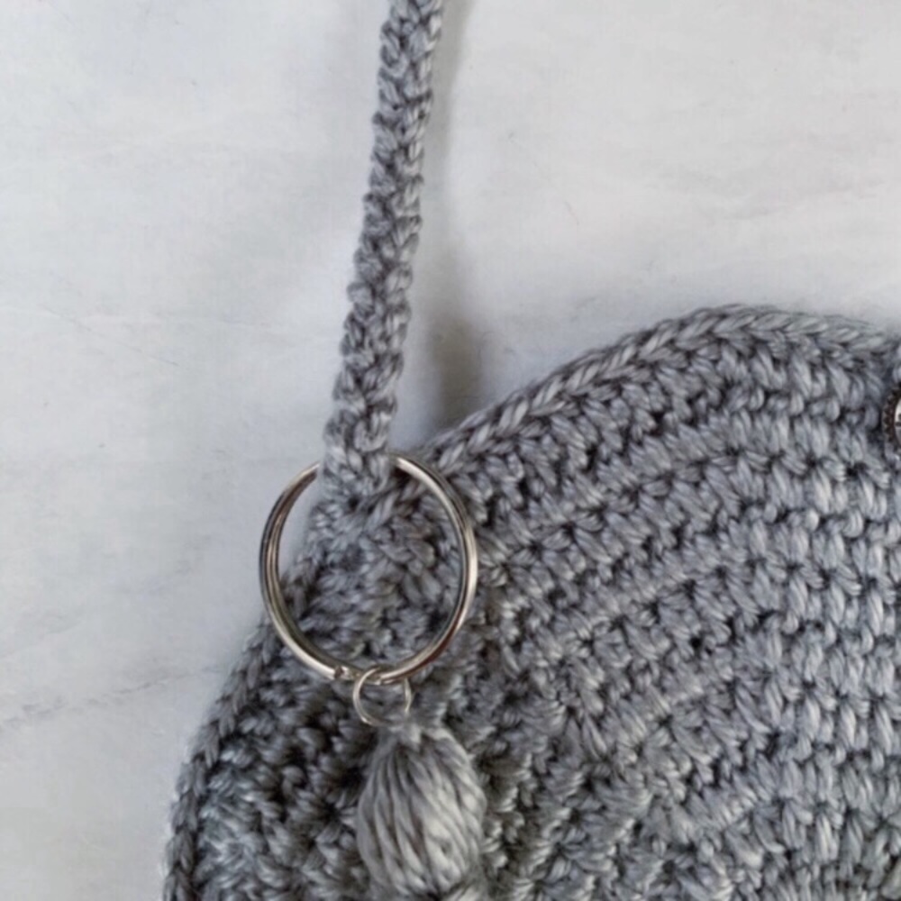 Cute Crocheted Small Silver Circle Crossbody Purse!✨ - Picture 5 of 8